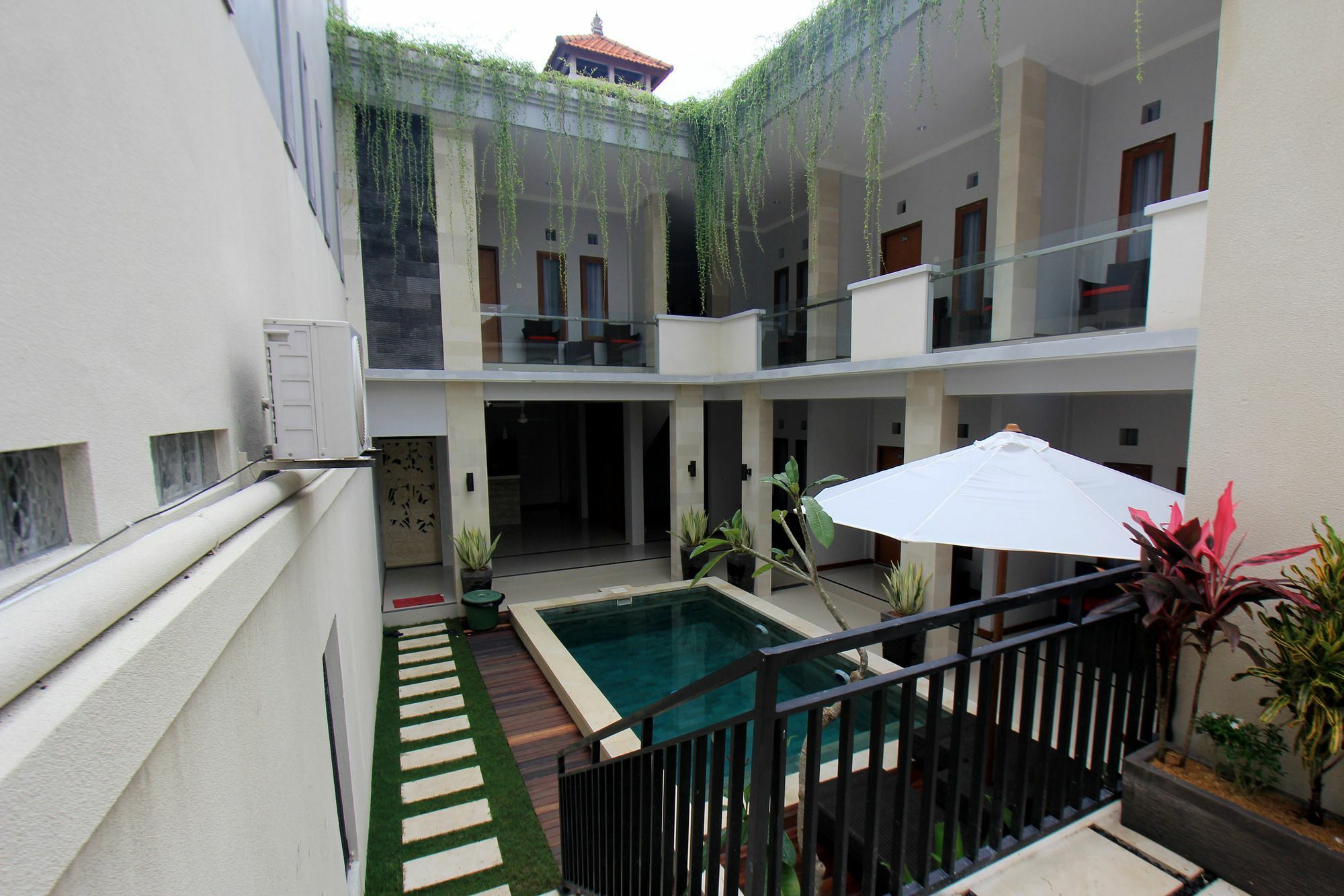 Tom Guest House Legian  Exterior photo