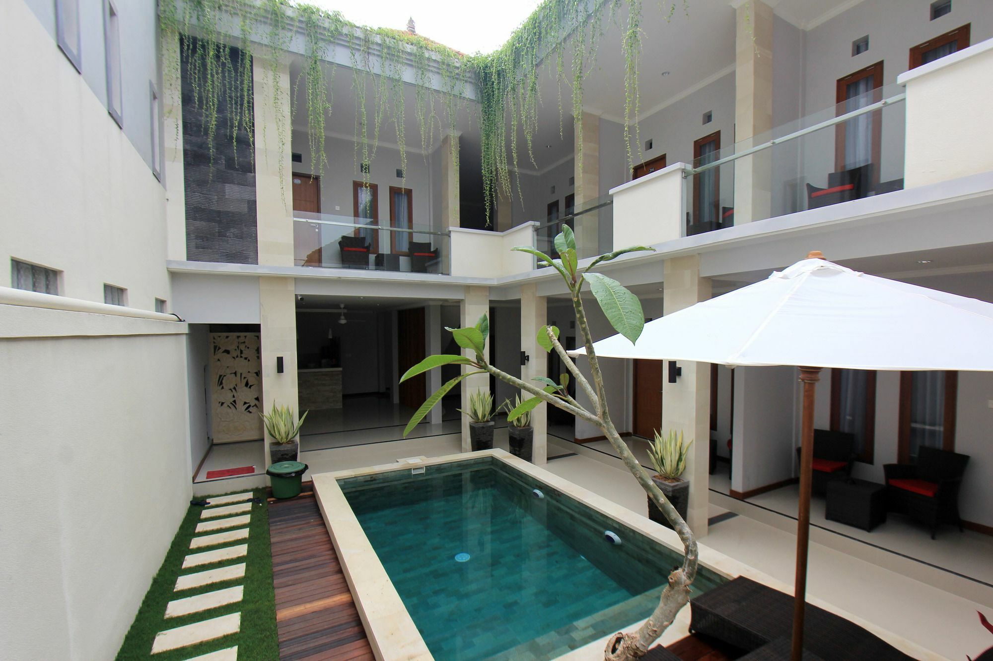 Tom Guest House Legian  Exterior photo